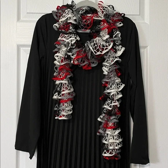 Knitted Ruffled Scarf - Picture 2 of 3